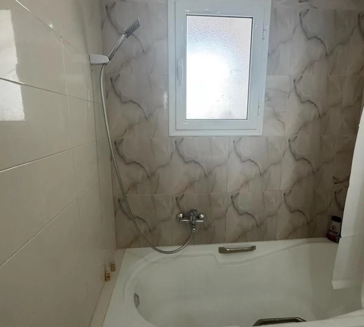 Chic & Modern Apartment With Underground Parking Tunis 0*,  Tunesien